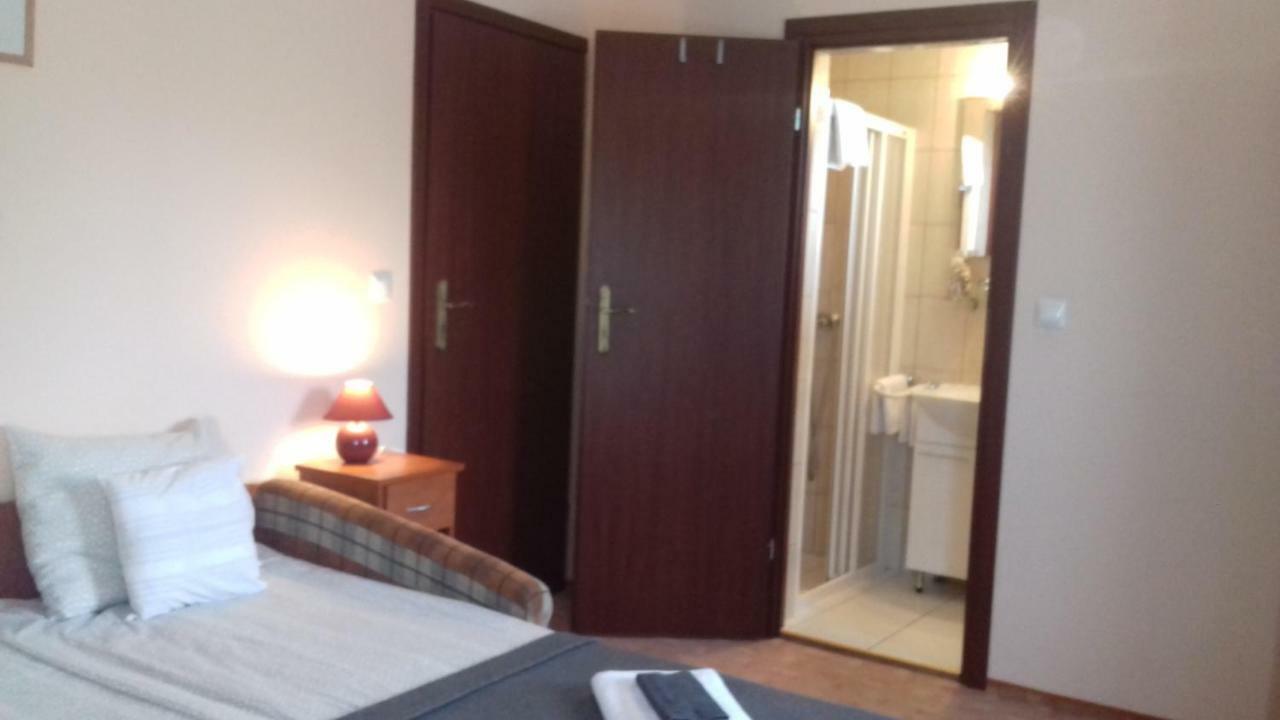 Sorompo Vendeghaz Hotell Balatonkenese Exteriör bild
